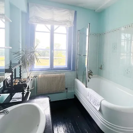 ベッド・アンド・ブレックファスト D'hotes Au Chateau Le Bas Bleu, Anais Nin