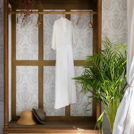 D'hotes Au Chateau Le Bas Bleu, Anais Nin