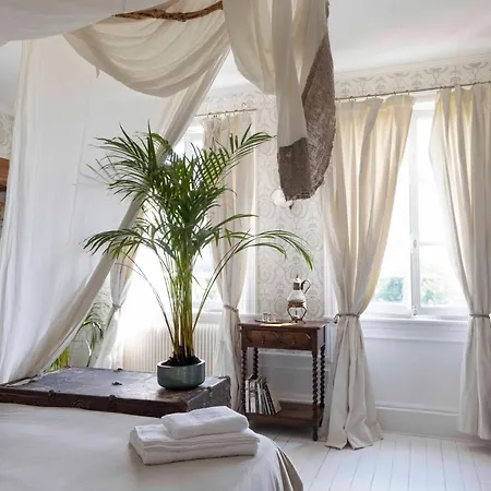 D'hotes Au Chateau Le Bas Bleu, Anais Nin Bed & Breakfast *