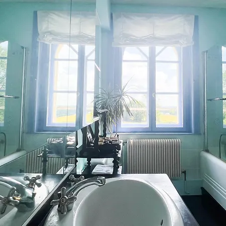 ベッド・アンド・ブレックファスト D'hotes Au Chateau Le Bas Bleu, Anais Nin