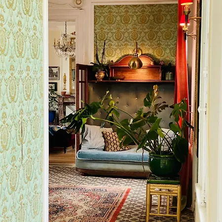 D'hotes Au Chateau Le Bas Bleu, Anais Nin Bed & Breakfast