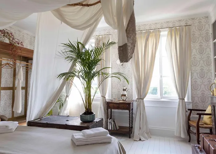 D'hotes Au Chateau Le Bas Bleu, Anais Nin Bed & Breakfast 3*