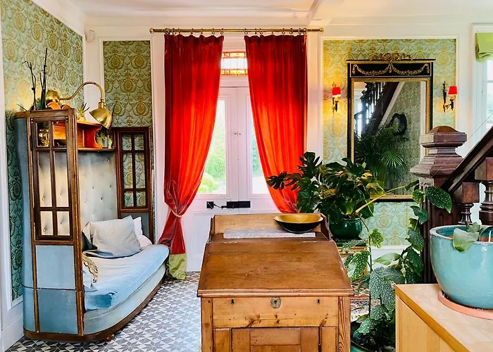 D'hotes Au Chateau Le Bas Bleu, Anais Nin Bed & Breakfast