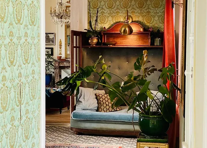 D'hotes Au Chateau Le Bas Bleu, Anais Nin Bed & Breakfast